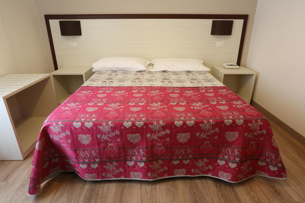 Hotel Europa Фоджиа Номер фото